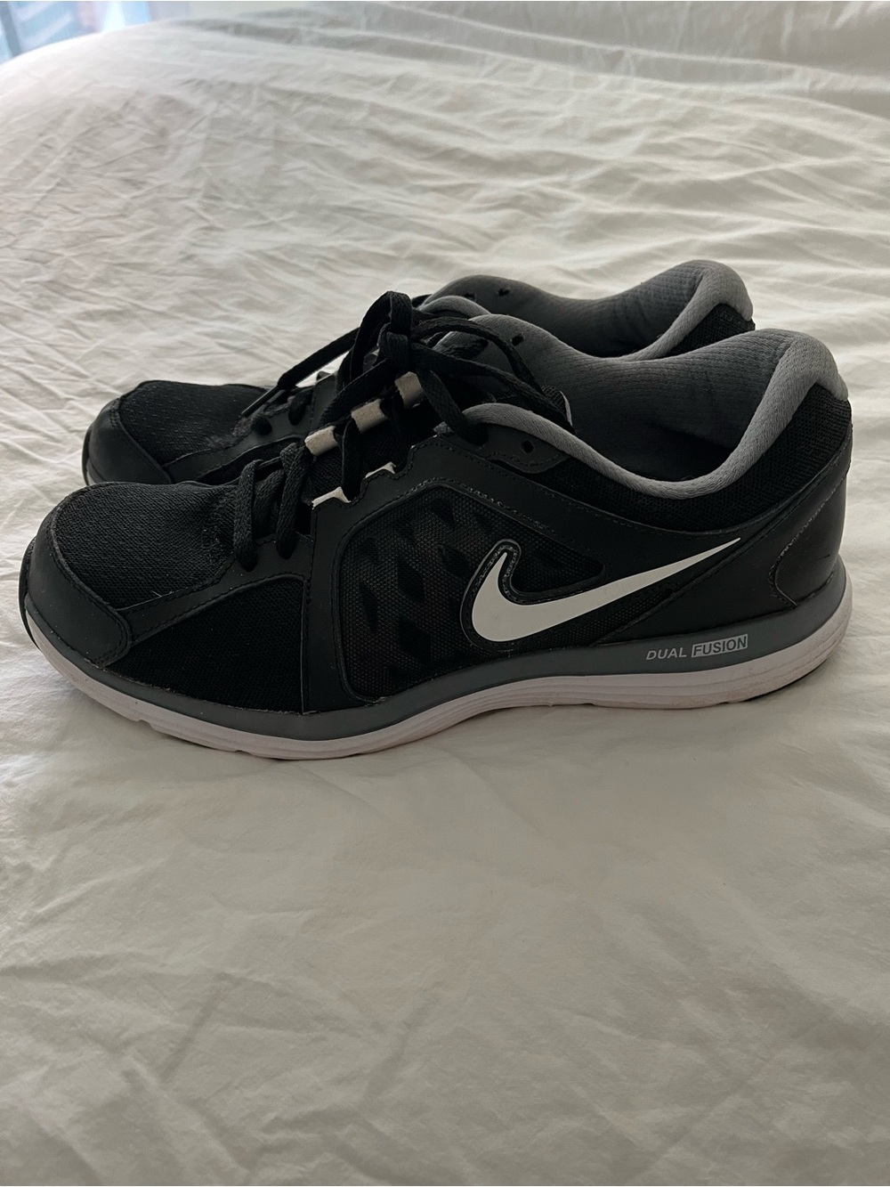 Nike Dual Fusion ST3 Sneakers